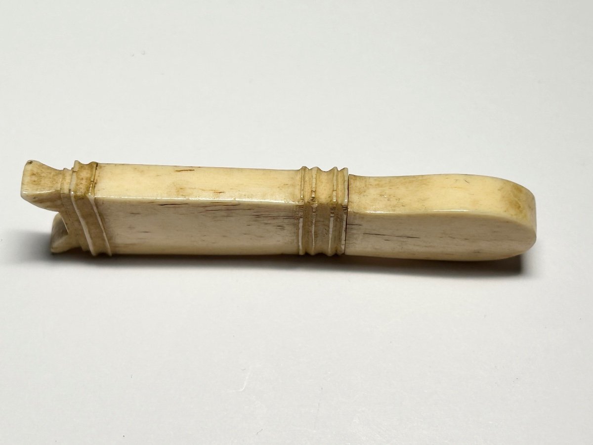 Needle Holder Case In Carved Bone, Work From Dieppe, Charles X Period, Early 19th Century -photo-5